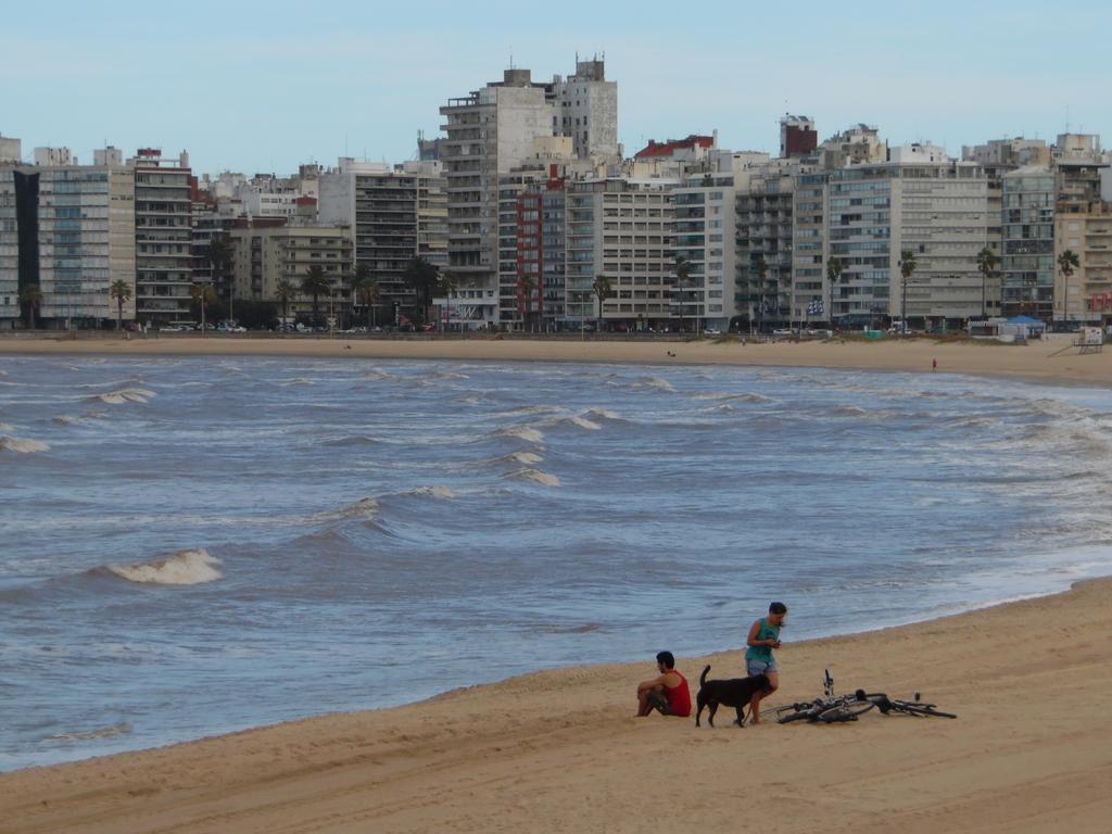 Pocitos Hostel Montevideo Bagian luar foto